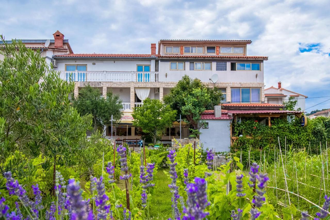 Apartments Zeljka Mundanije Экстерьер фото