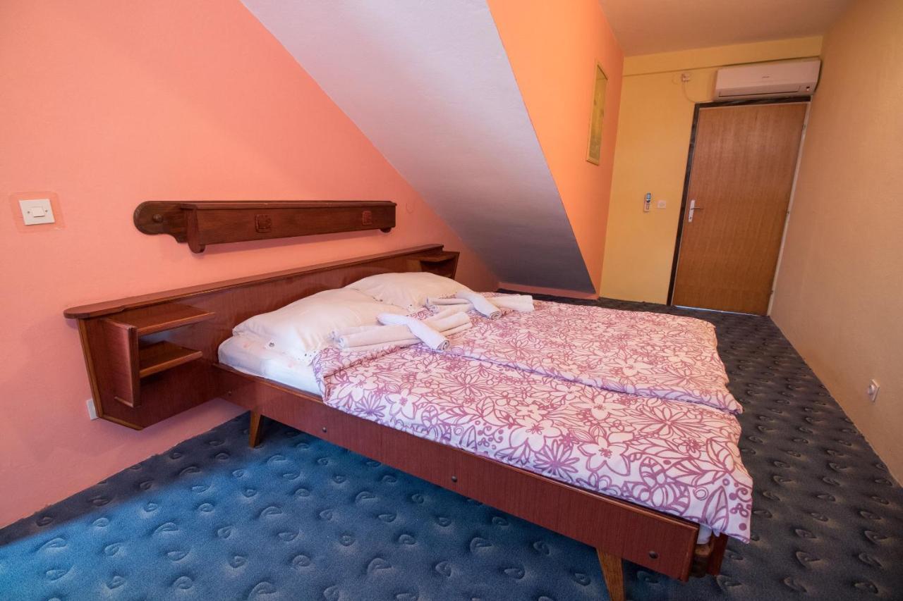 Apartments Zeljka Mundanije Экстерьер фото